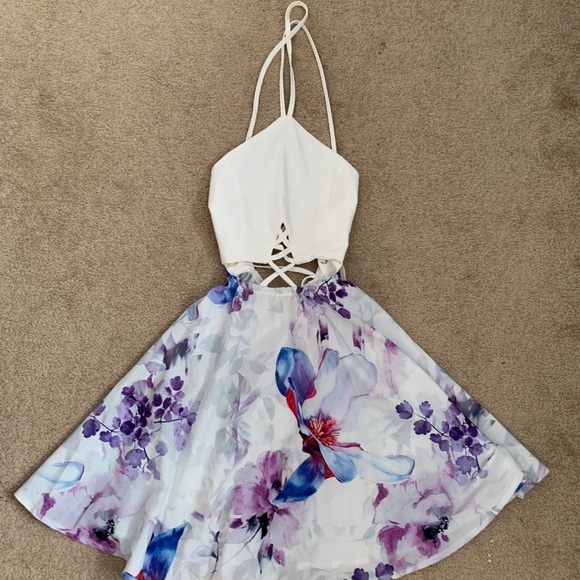 Criss Cross Backless Floral Dress - Picture 2 of 2